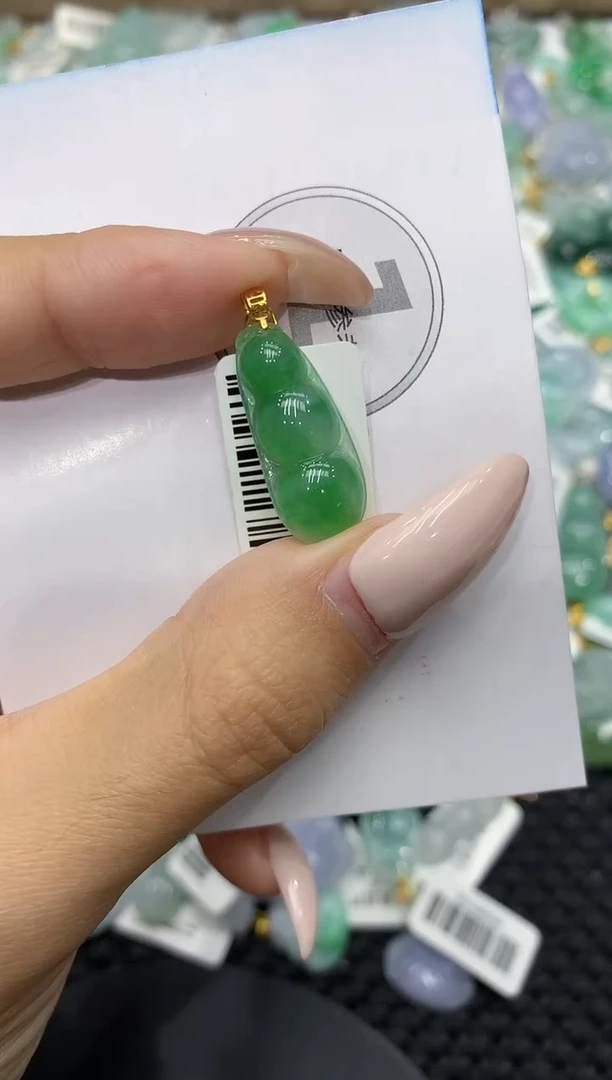 颈饰18K金镶嵌翡翠111111111111