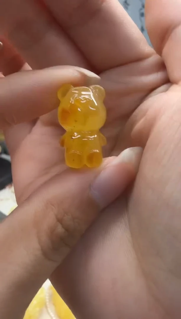 未镶嵌琥珀裸石如图