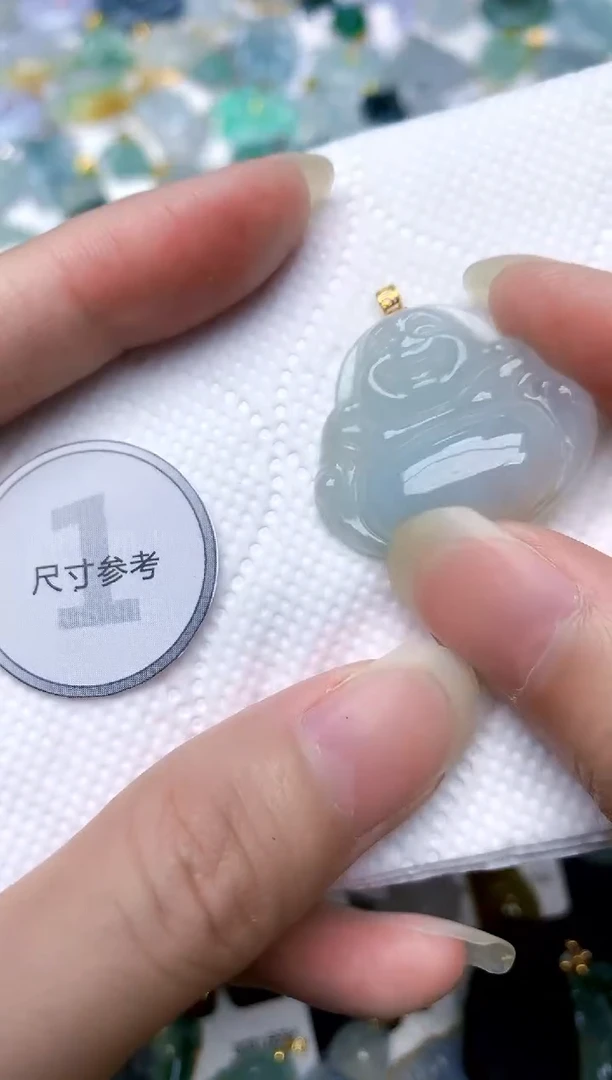 颈饰18K金镶嵌翡翠天然A货翡翠