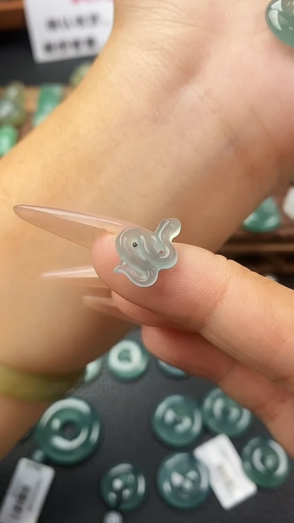 颈饰未镶嵌翡翠小蛇