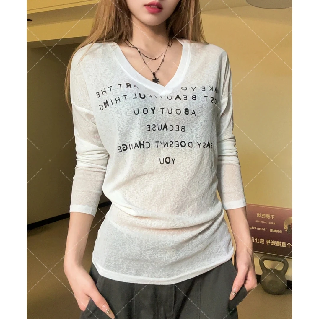 夏季新款字母印花薄款防晒上衣V领百搭T恤女