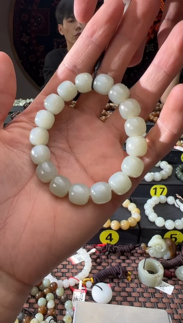 未镶嵌手串和田玉且末料青白玉老型珠手串卡11*12