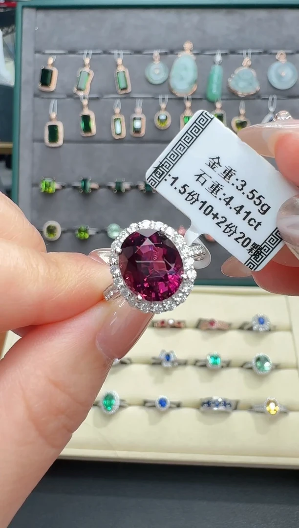 18K金镶嵌戒指碧玺4.471