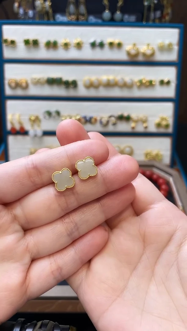 【闪购商品】和田玉耳钉银S925镀金镶嵌小草