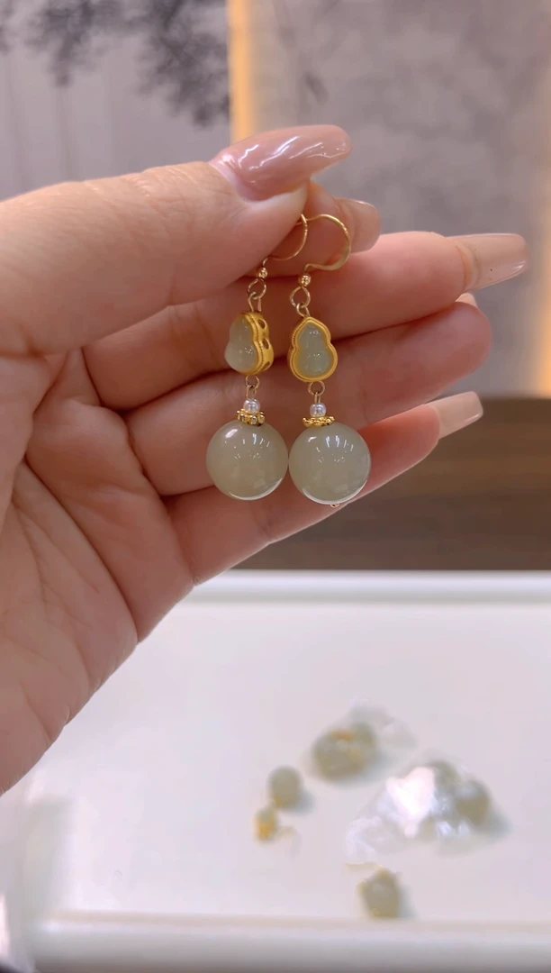 14K金镶嵌和田玉耳饰E714