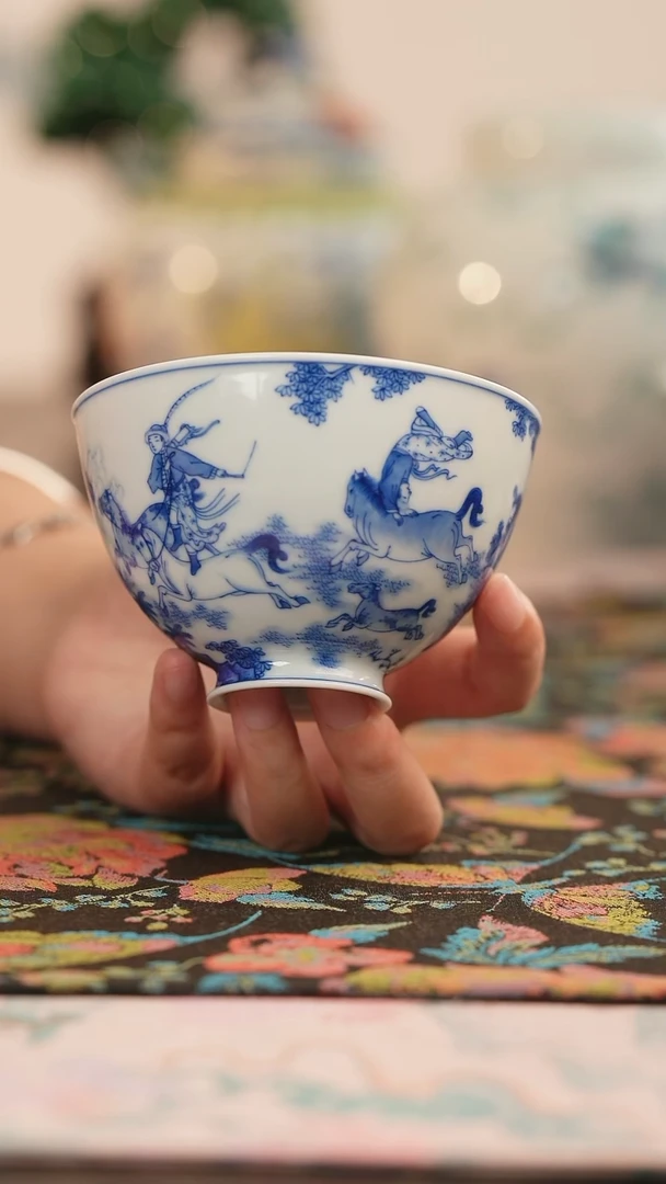 天心雅器戏马图鸡心杯