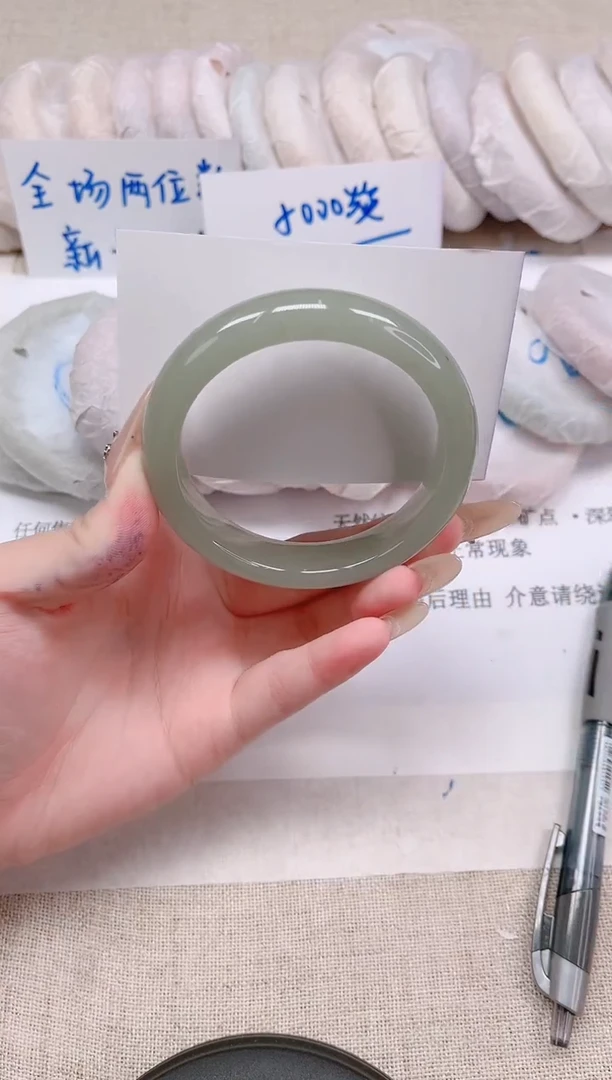 未镶嵌手镯石英质玉130-58东