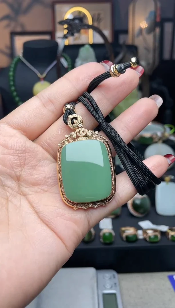 【闪购商品】和田玉颈饰18K金镶嵌吊坠