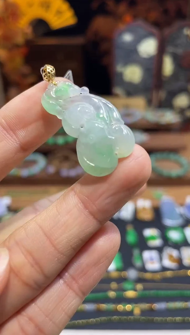 颈饰18K金镶嵌翡翠假一赔三