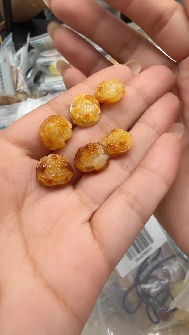 未镶嵌琥珀裸石随机一个