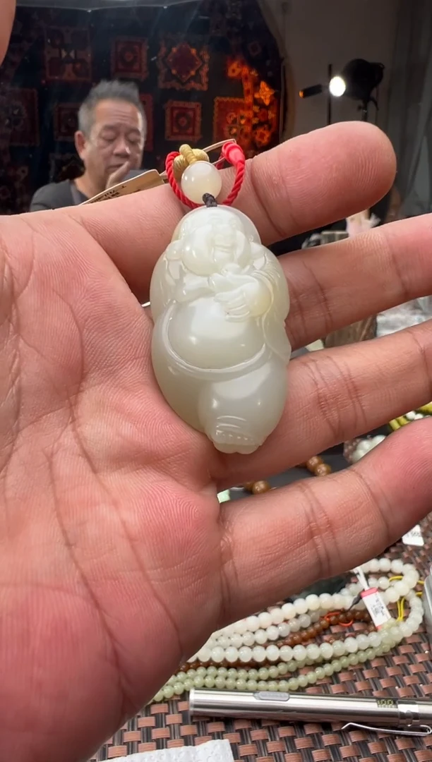 吊坠(赠链)未镶嵌和田玉且末料迪克兰佛公吊坠