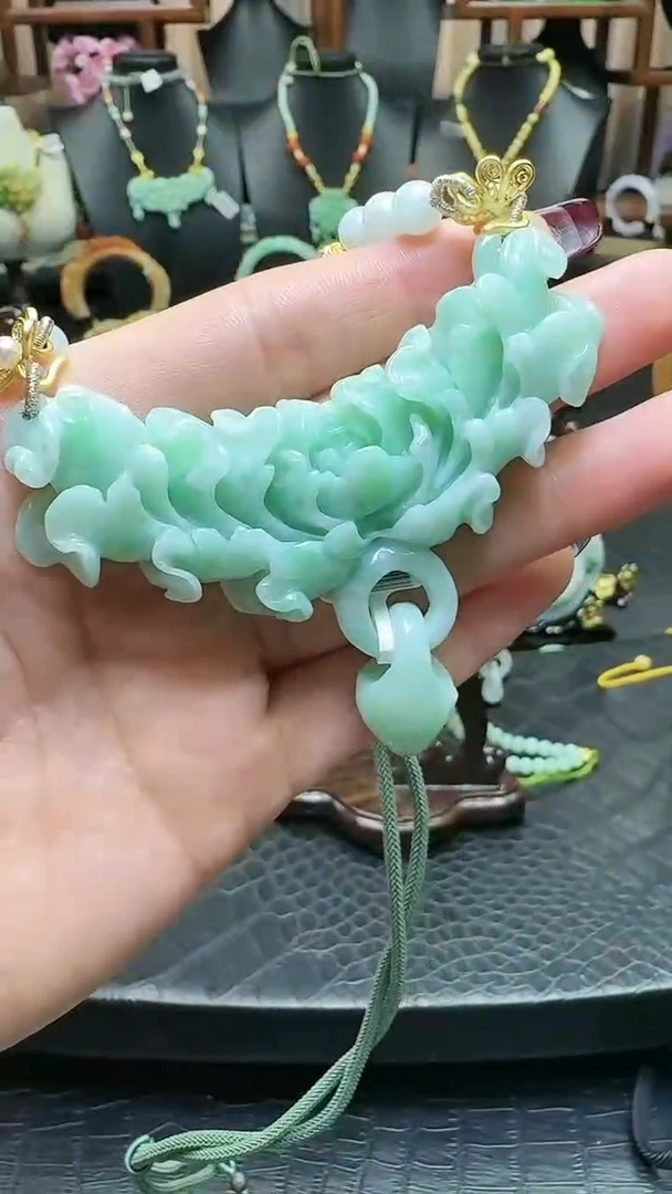 【闪购商品】翡翠颈饰未镶嵌弯弯