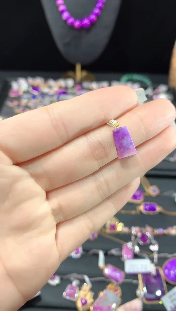 18K金镶嵌苏纪石（舒俱来）.吊坠