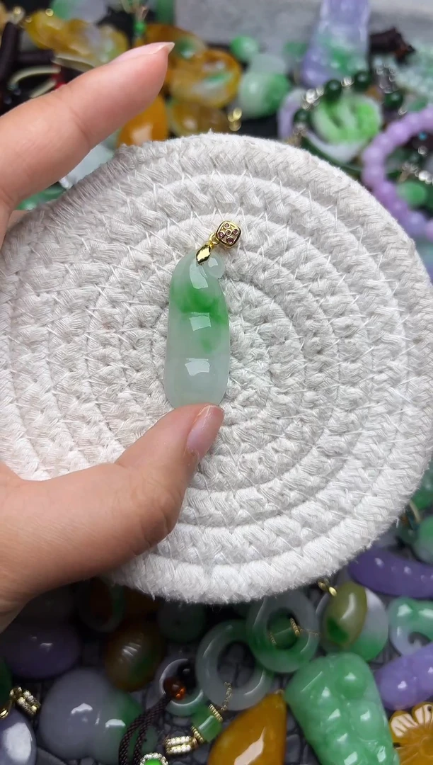 颈饰未镶嵌翡翠缅甸翡翠吊坠