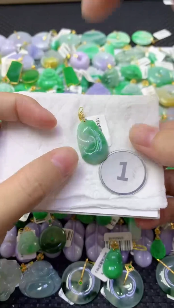 颈饰18K金镶嵌翡翠天然缅甸翡翠A货