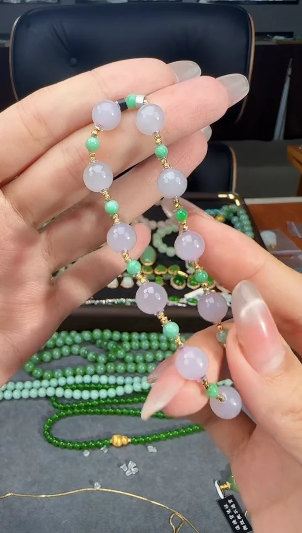 18K金镶嵌手链和田玉1