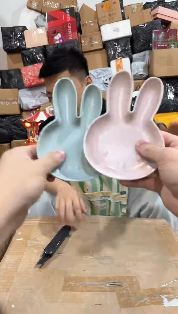 瓷片粉色加蓝色米菲兔小碟子