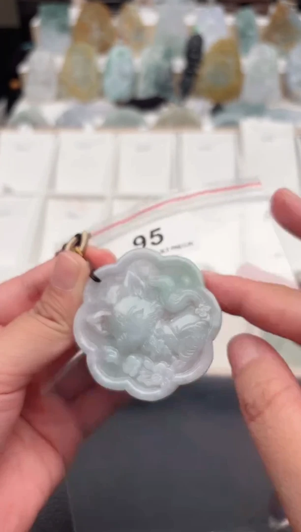 翡翠未镶嵌颈饰天然翡翠吊坠95