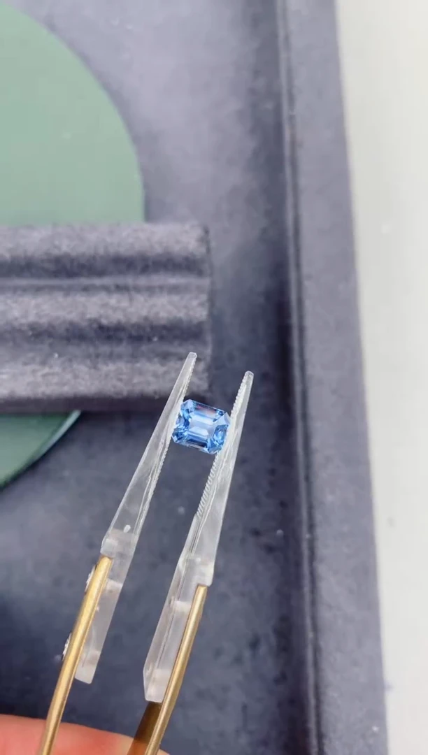 裸石蓝宝石1.5ct 无烧矢车菊蓝宝石