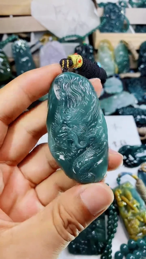 翡翠未镶嵌颈饰