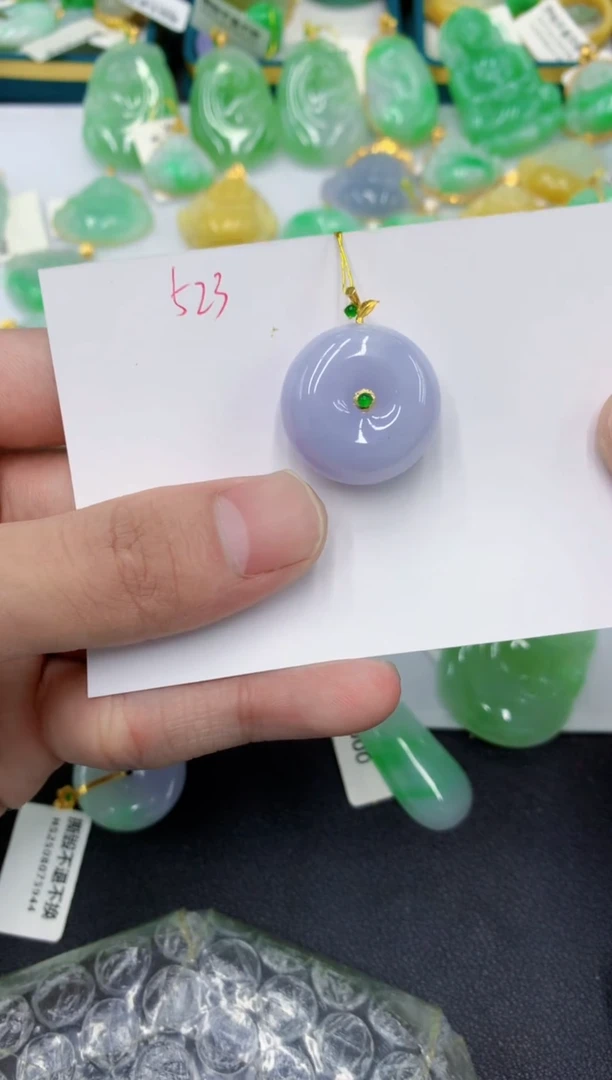 颈饰18K金镶嵌翡翠小*豆111111