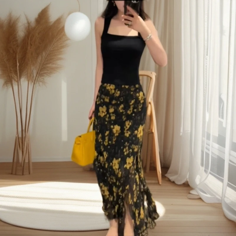 黄玫瑰百搭高级感开叉气质复古碎花半身裙+修身背心/短袖套装