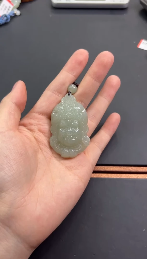 【闪购商品】和田玉吊坠(赠链)未镶嵌且末微色差近矿吊坠