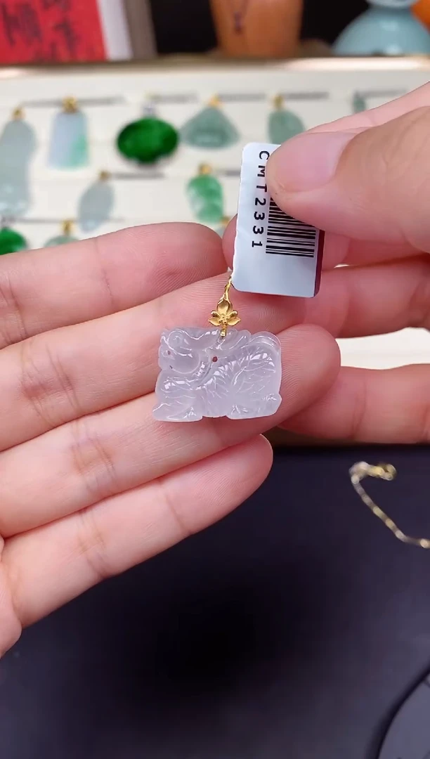 吊坠(不含链)18K金镶嵌翡翠麒麟18K金扣镶嵌@@CMT