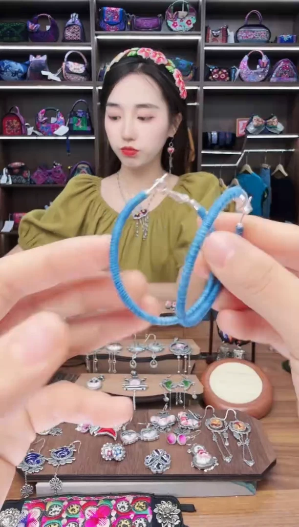 织绣117蒙阿苏苗绣传承店