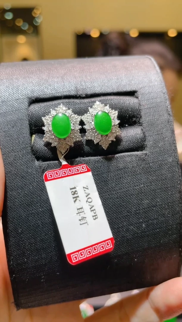 【闪购商品】翡翠吊坠(不含链)18K金镶嵌A38