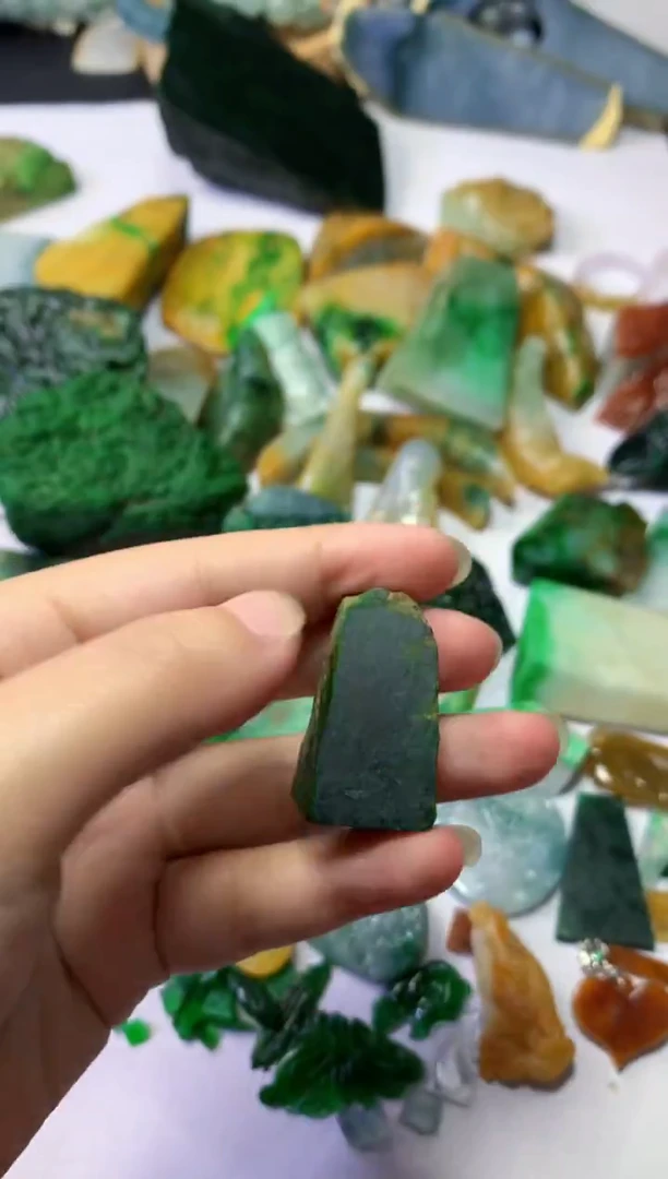 颈饰未镶嵌翡翠037天然翡翠