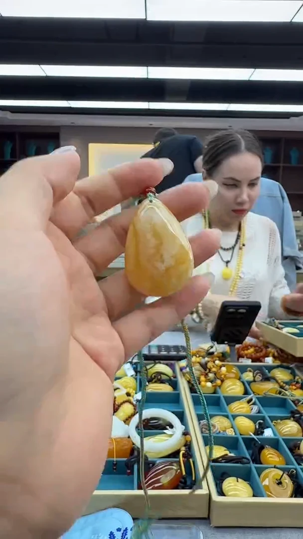 琥珀颈饰未镶嵌180秒拍号 假一罚三