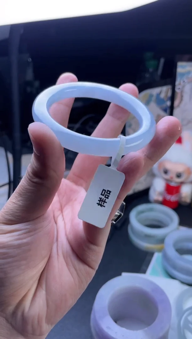 未镶嵌手镯定制翡翠憨*定制手镯一件