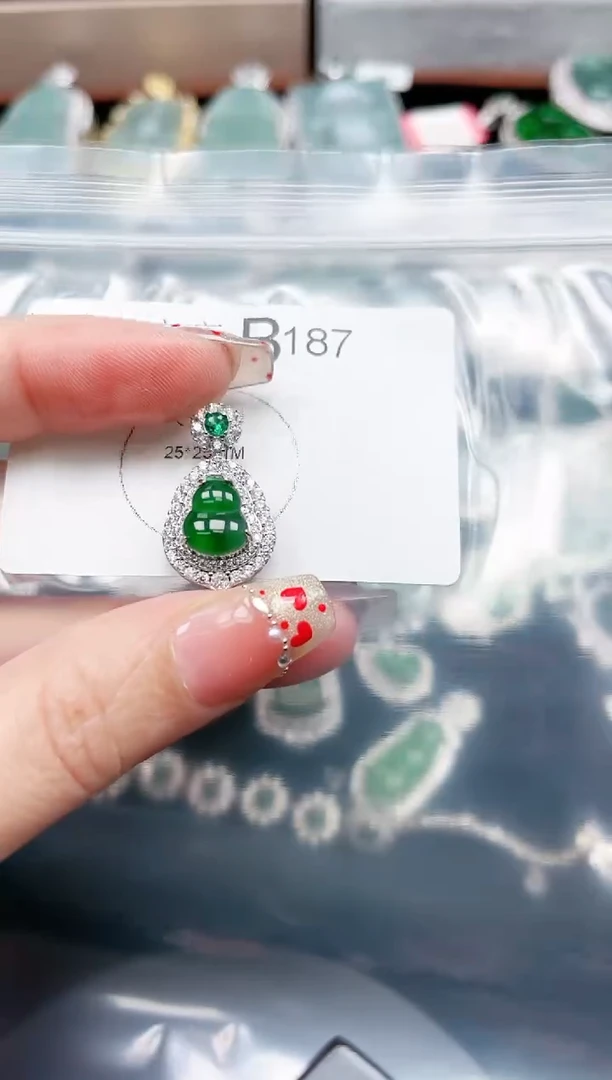 【闪购商品】翡翠颈饰未镶嵌187赠皮绳