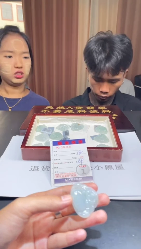 定制翡翠未镶嵌未抛光毛货多样性发其一拍一发一2381配金扣