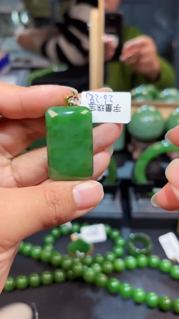 【闪购商品】和田玉（碧玉）吊坠(赠链)18K金镶嵌1