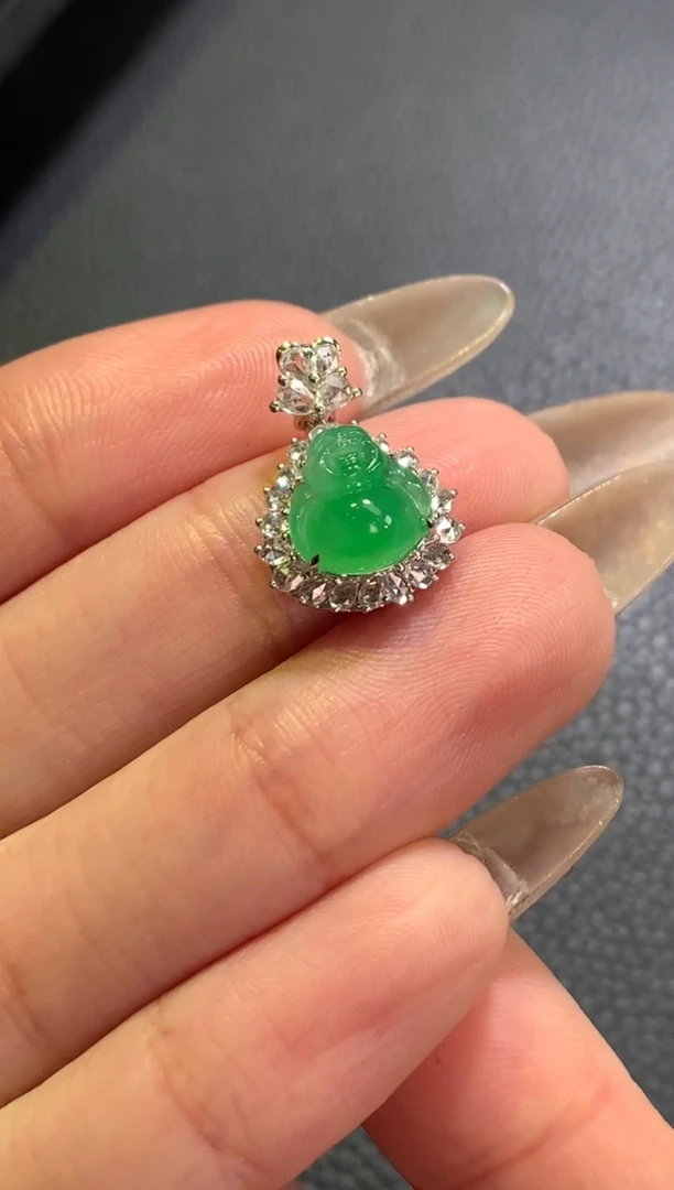 【闪购商品】翡翠颈饰18K金镶嵌绿佛