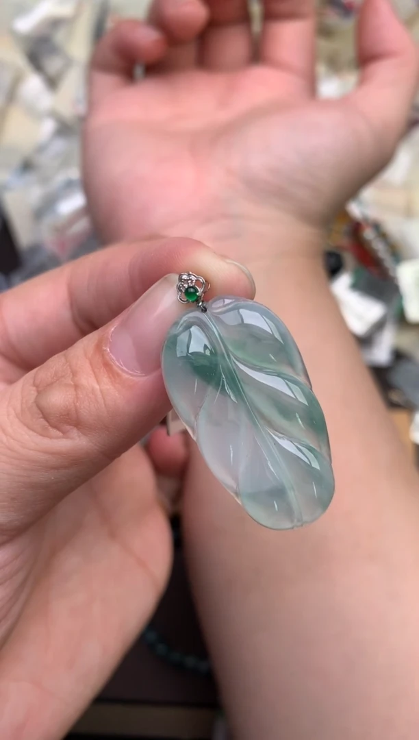 翡翠挂件18K金镶嵌—