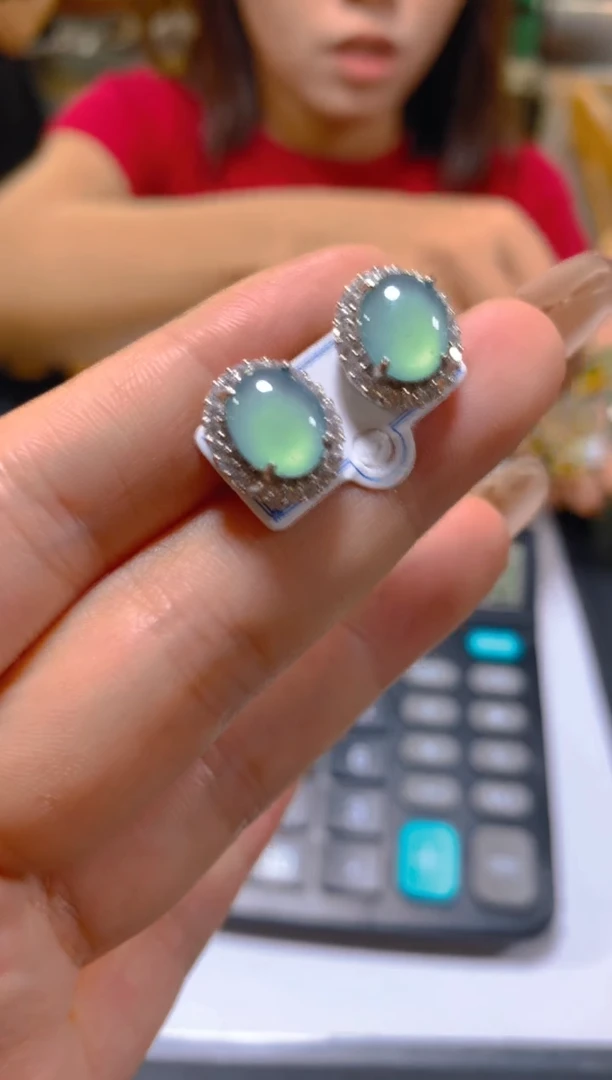 未镶嵌翡翠耳饰多样性发一