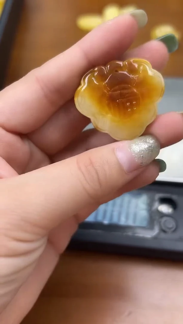 未镶嵌蜜蜡裸石琥珀蜜蜡吊坠