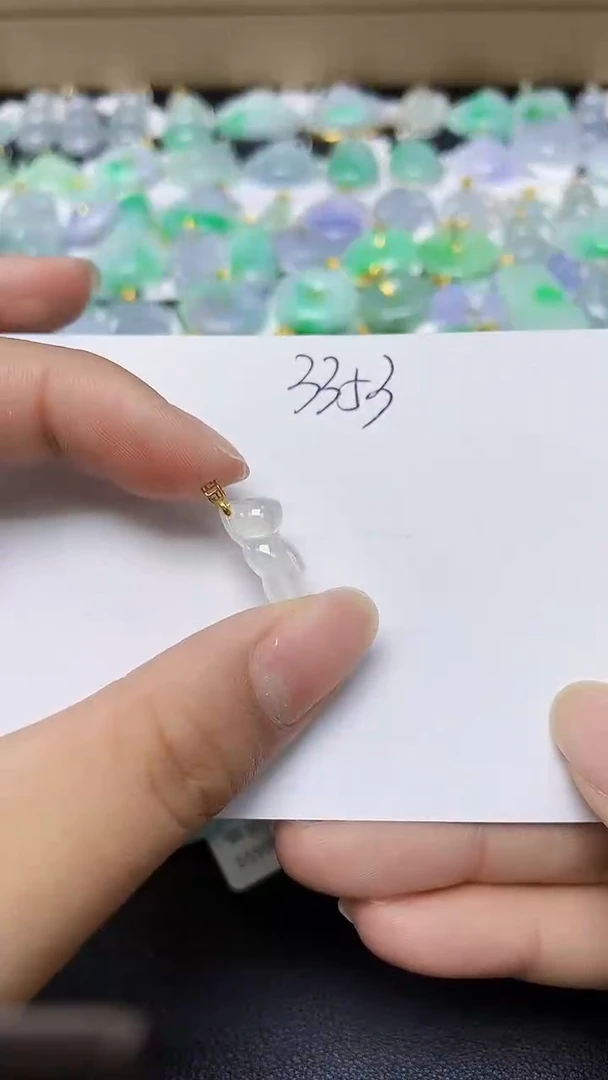 翡翠未镶嵌颈饰 天然缅甸翡翠A货