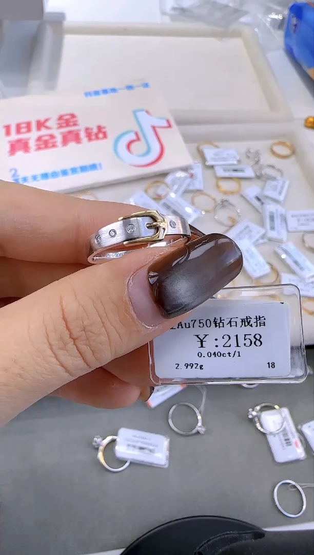 【闪购商品】钻石戒指/指环18K金镶嵌195000