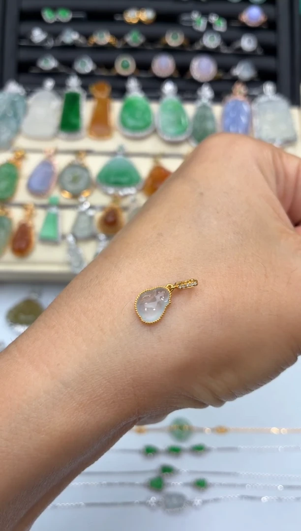 颈饰18K金镶嵌翡翠天然翡翠A货