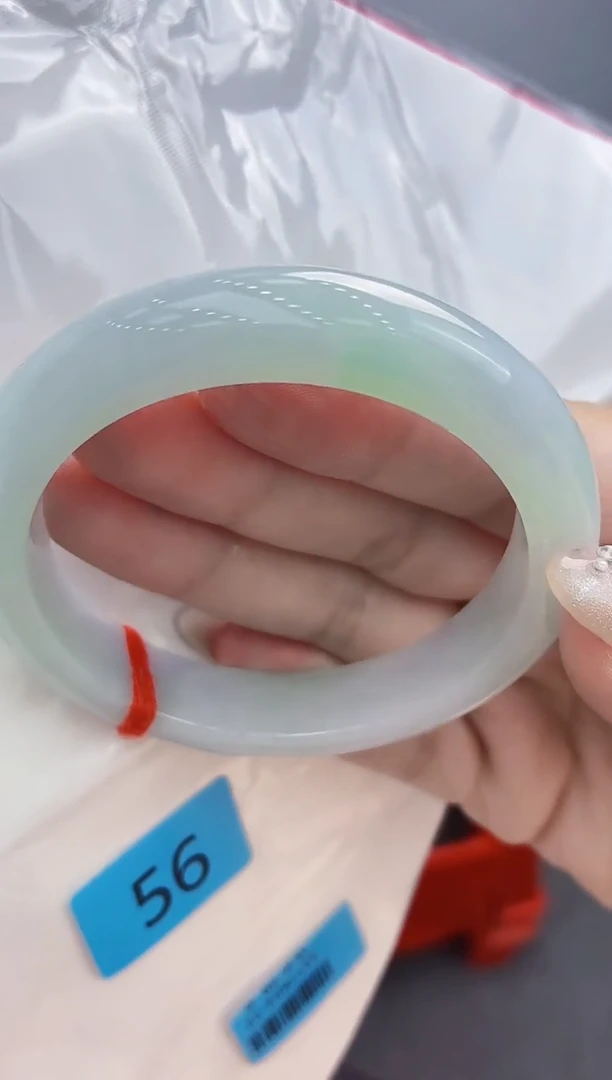 翡翠手镯未镶嵌翡翠手镯