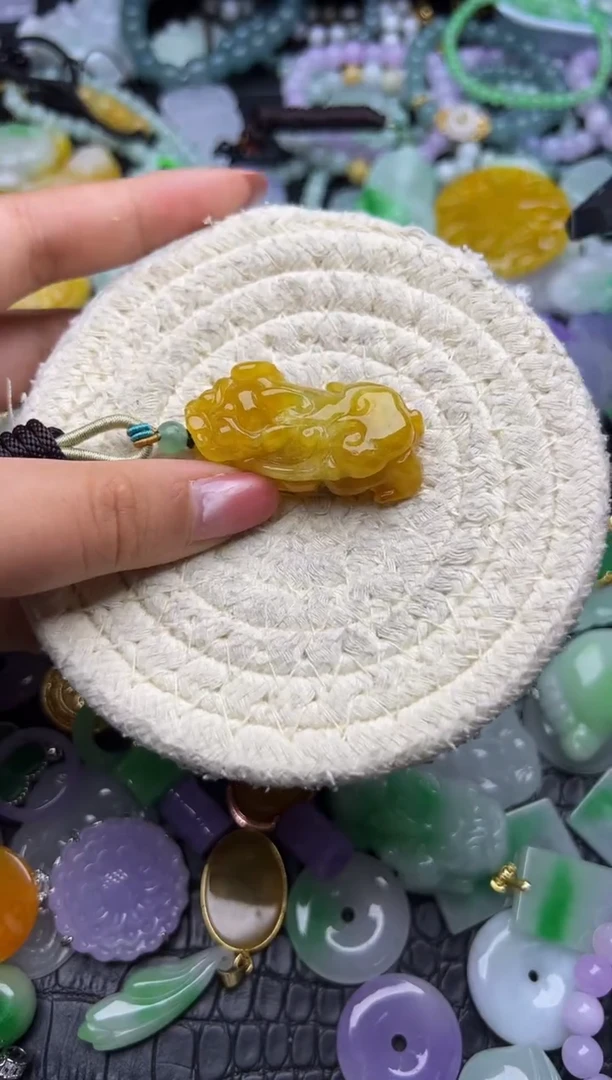 颈饰未镶嵌翡翠天然缅甸翡翠吊坠