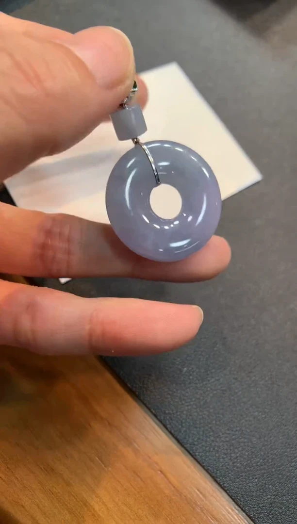 翡翠18K金镶嵌颈饰甜甜圈