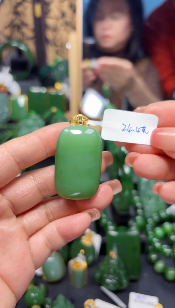【闪购商品】和田玉（碧玉）吊坠(赠链)18K金镶嵌1