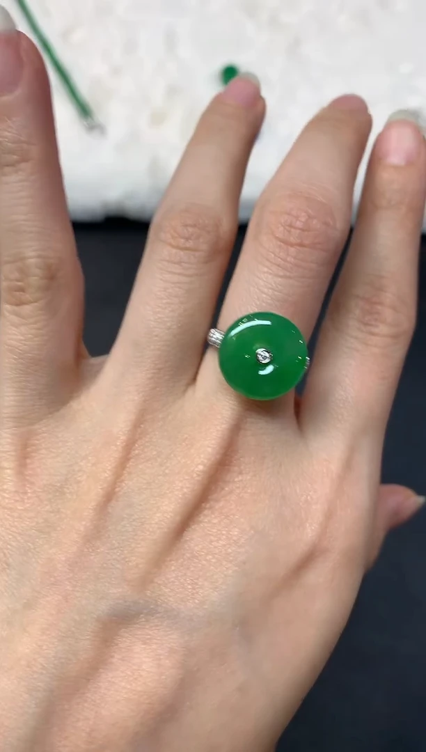 18K金镶嵌戒指翡翠W675|26000