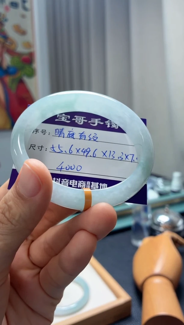 翡翠手镯未镶嵌翡翠手镯