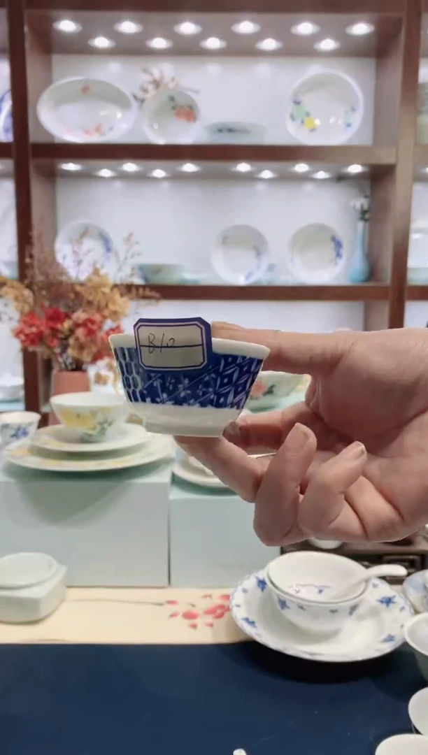 【闪购商品】手绘高温白瓷品茗杯B10
